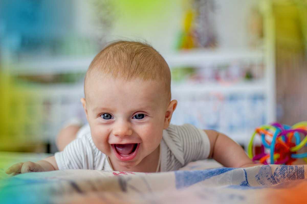 Как развивать ребенка в 1 год и 4 месяца: что интересно малышу в год и 4 ?