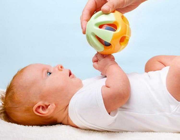 Когда новорождённый начинает слышать и видеть: особенности зрения и слуха у грудничка после рождения
